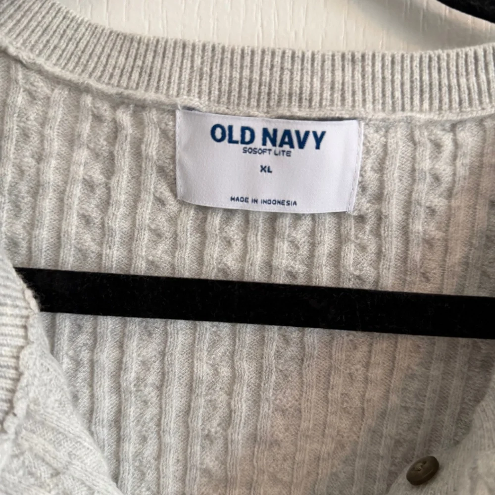 Old Navy Grey Size XL SoSoft Cropped Cardigan Sweater - Picture 2 of 7